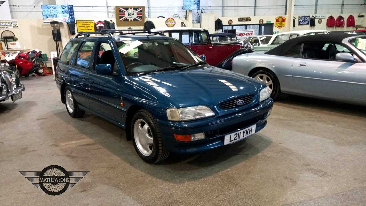 Lot 240 - 1994 FORD ESCORT SI