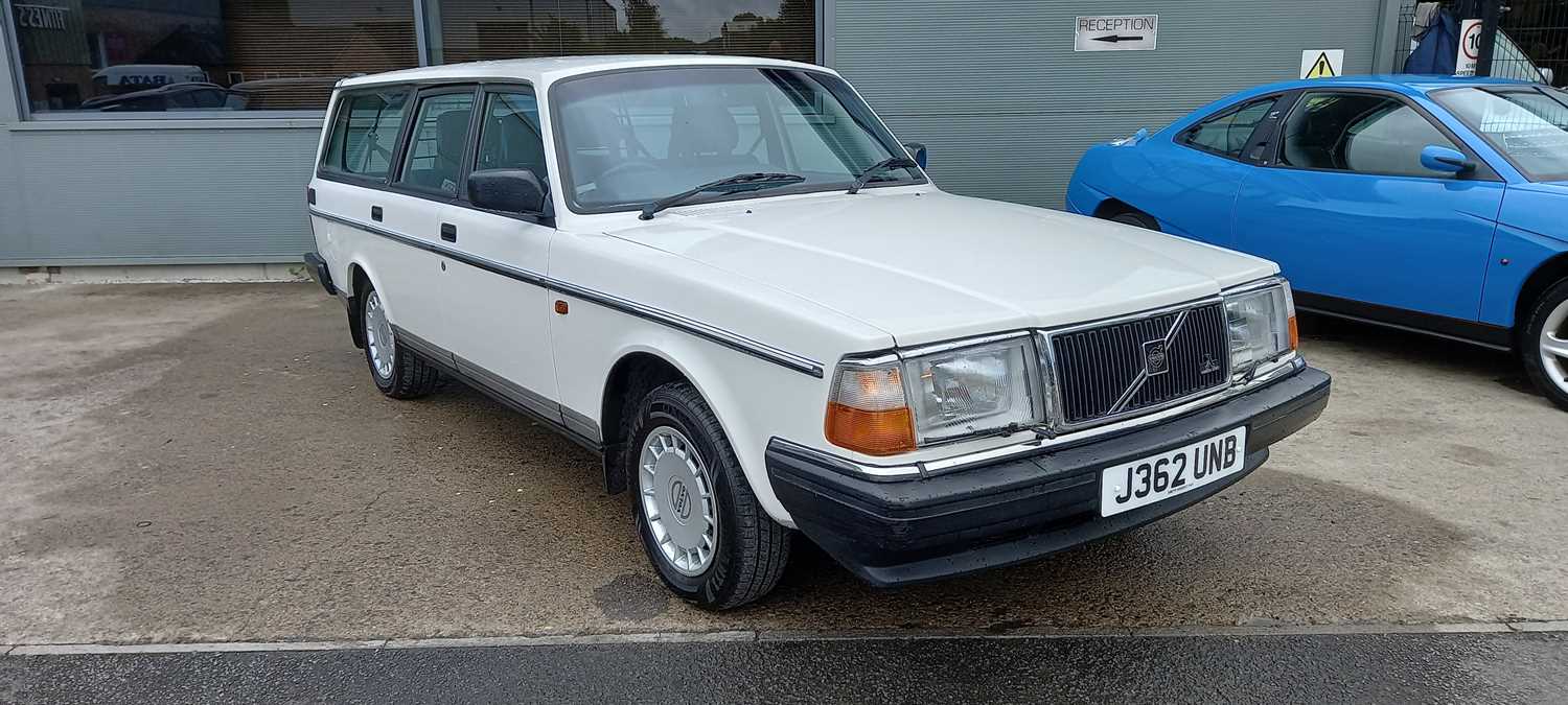 Lot 499 - 1992 VOLVO 240 SE AUTO