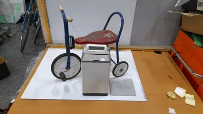 Lot 80 - CHILDS TOY WASHING MACHINE AND TRICYCLE